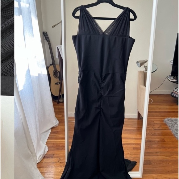 La Petite Robe di Chiara Boni
Black Lace Illusion Gown size 48R or size 12 - Picture 7 of 15